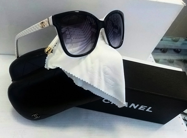 عینک آفتابی اصل چنل 2017 جدید (اورجینال پلاریزه chanel)  توجه مهم: از خرید عینکهای غیر اورجینال جدا خودداری نمایید. عینک  chanel پلاریزه ضد خش با تخفیف ویژه ایران بانه (تعداد محدود)
